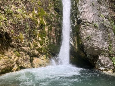 Καταρράκτης Κουνουπίτσας κοντά στα Λουτρά Πόζα